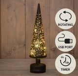Anna's collection beeld kerstboompje led met sterren op voet draaiend met timer glas 10x10x39cm zwart en sneeuw werkt op batterij en usb c