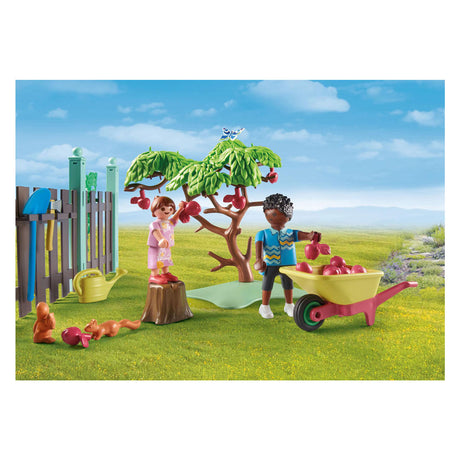 Playmobil MyLife Small Chicken Farm i haven af den