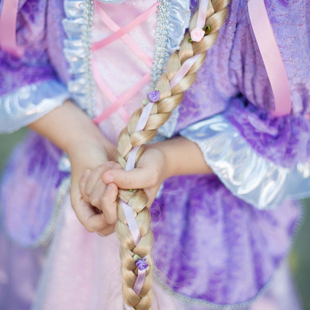 Store prætenders diadem med sin blonde rapunzel