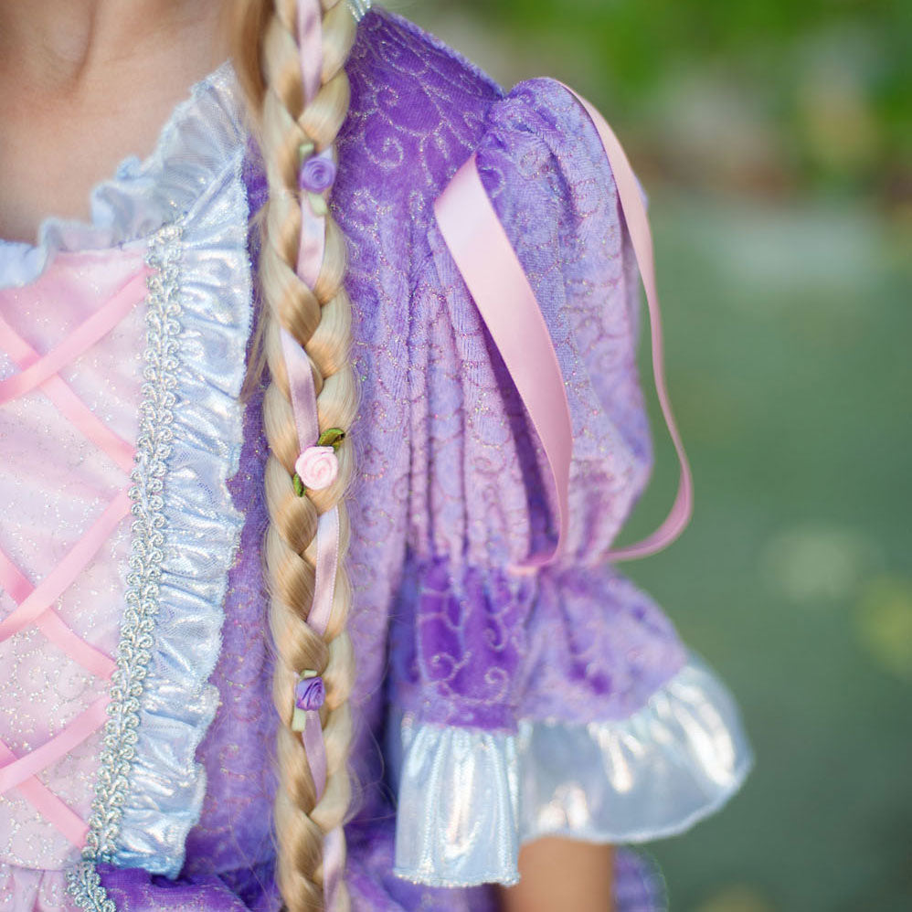 Store prætenders diadem med sin blonde rapunzel