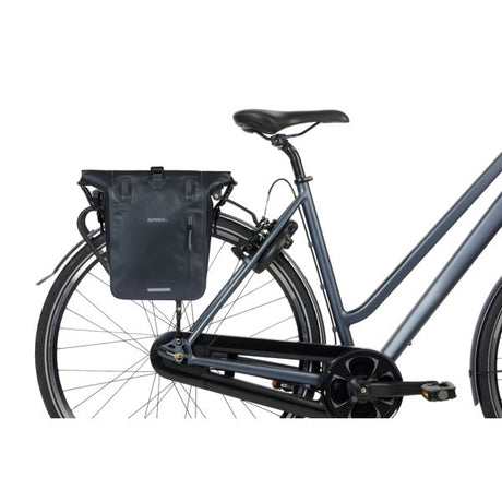 Basil enkelt cykeltaske rivo m presenning mik 12-15l 14 x 25 x 38 cm - sort