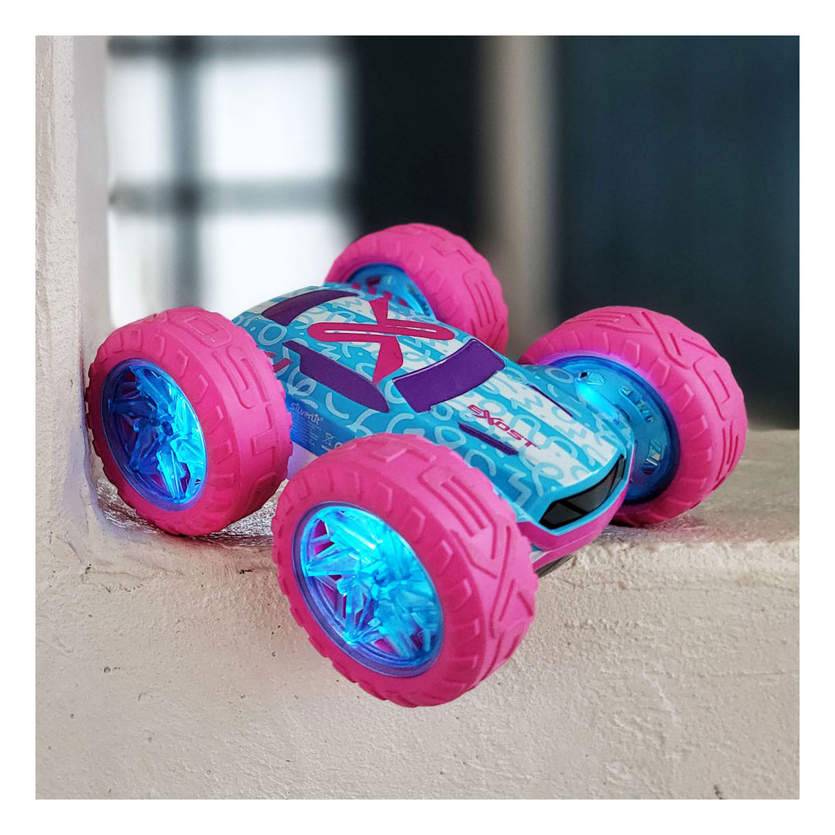 Exost rc 360 cross flash stunt bil pink 1:18 - blinkende hjul - inkl. genopladeligt batteri - rc bil