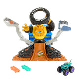 Hot wheels monster truck arena smasher takedown