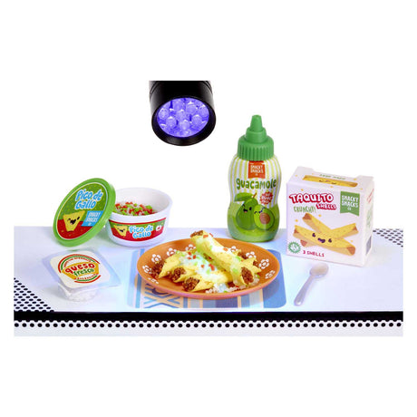 Miniverse gør det til minimad: middagsserie 4 - håndværkssæt - fremstilling af miniaturer - snacks og drikkevarer - inklusive bord