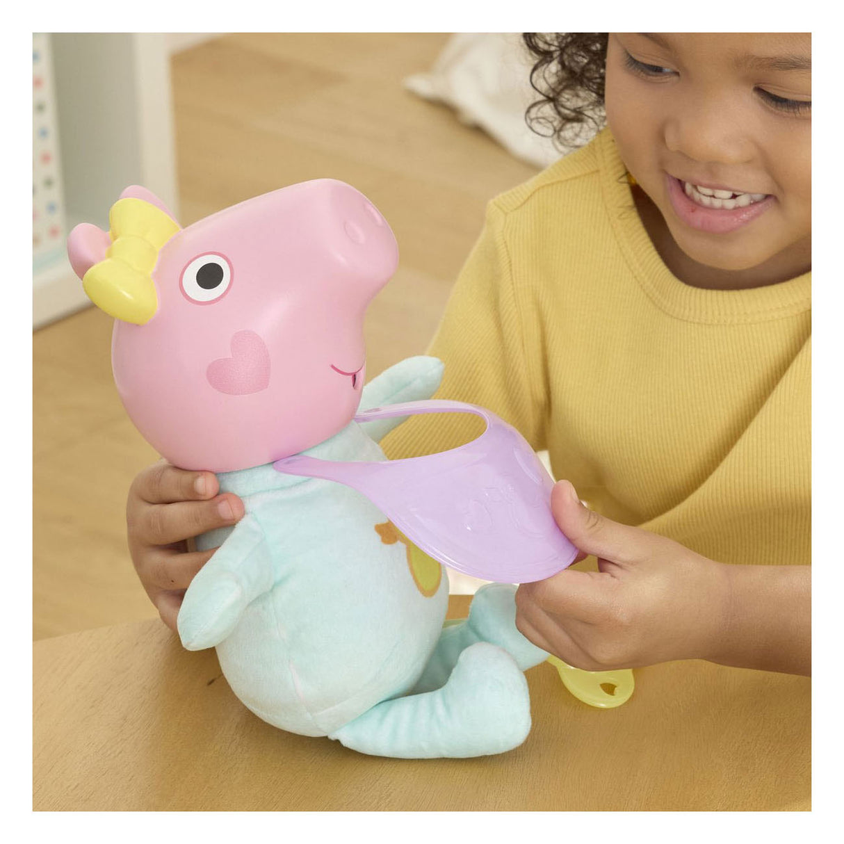 Hasbro Peppa Pig krammetøj Evie med tilbehør