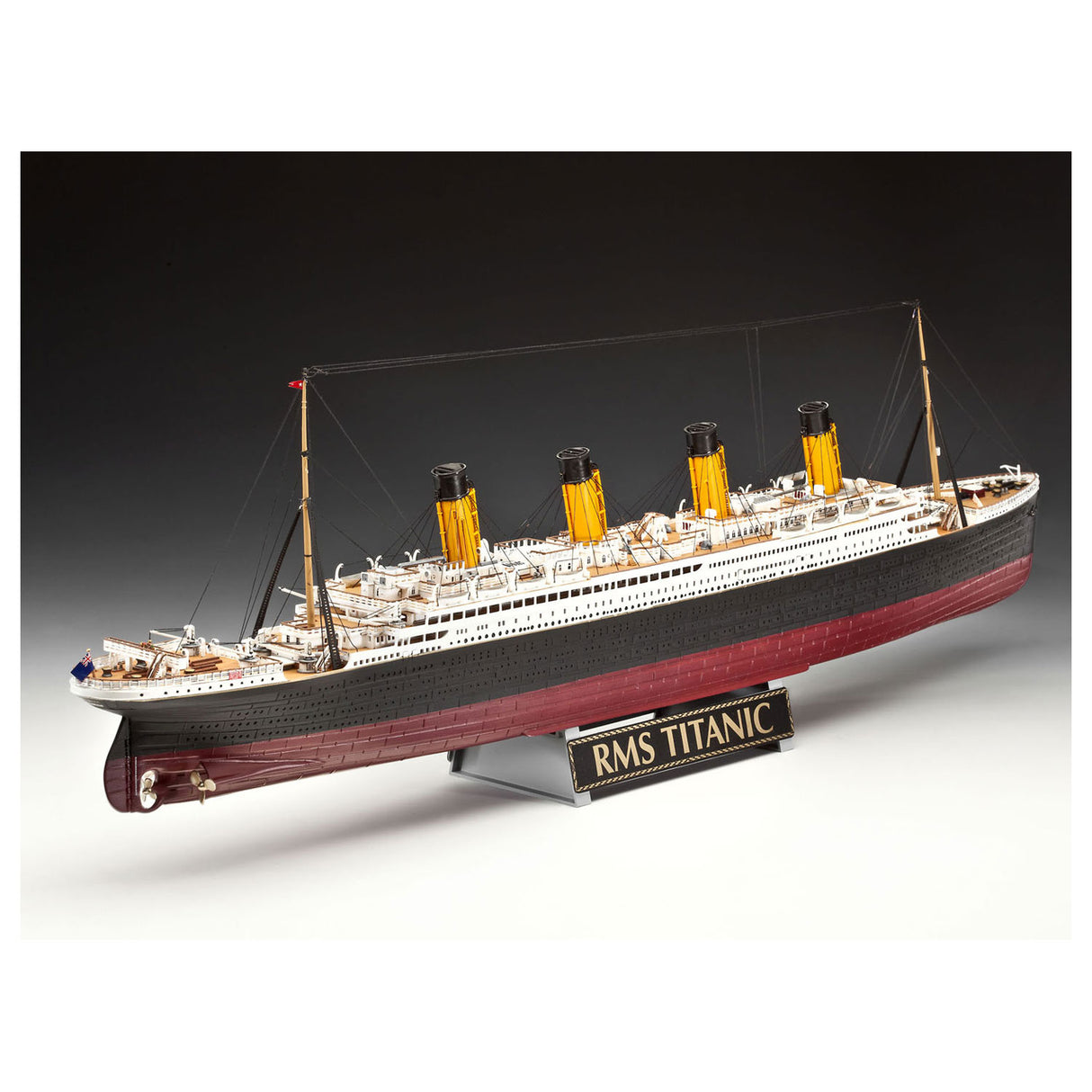Revell Gift satte 100 år Titanic