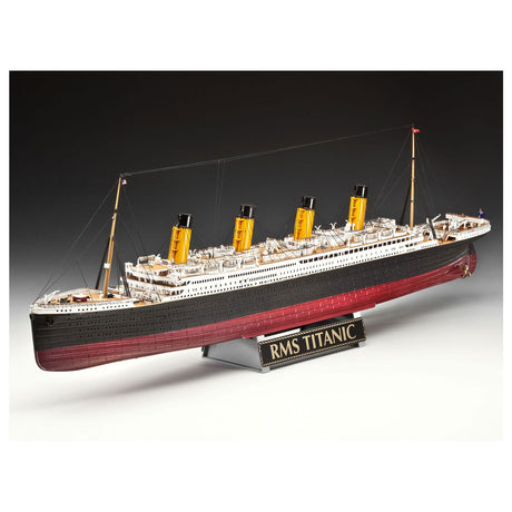 Revell Gift satte 100 år Titanic