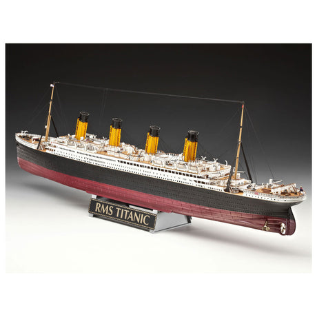 Revell Gift satte 100 år Titanic