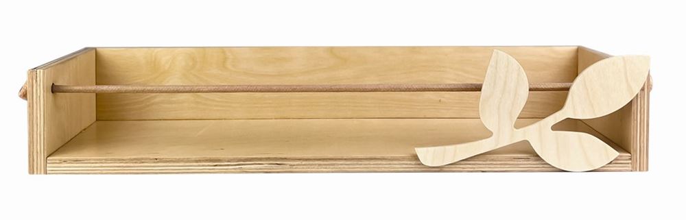 Vægstativ med bakke. 50 x 15 x 9 cm.