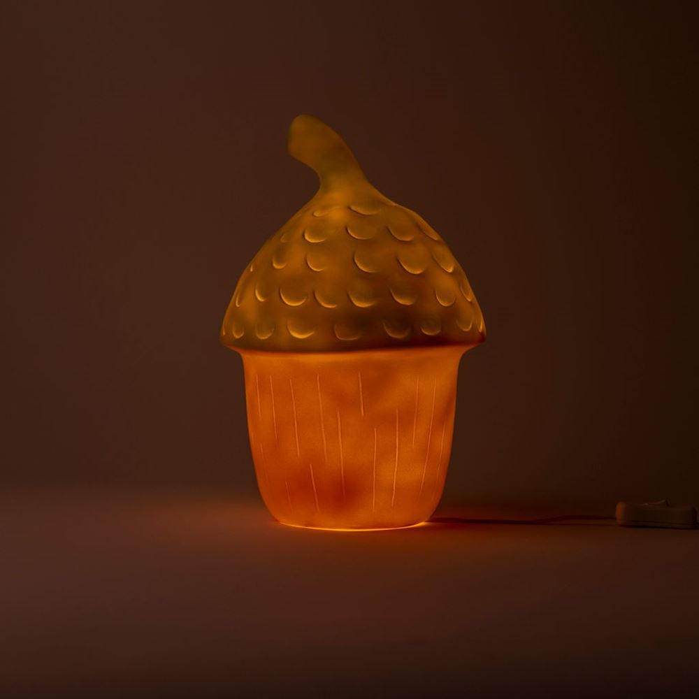 Egmont lampe agern, mandel + lysdæmper. 20x30