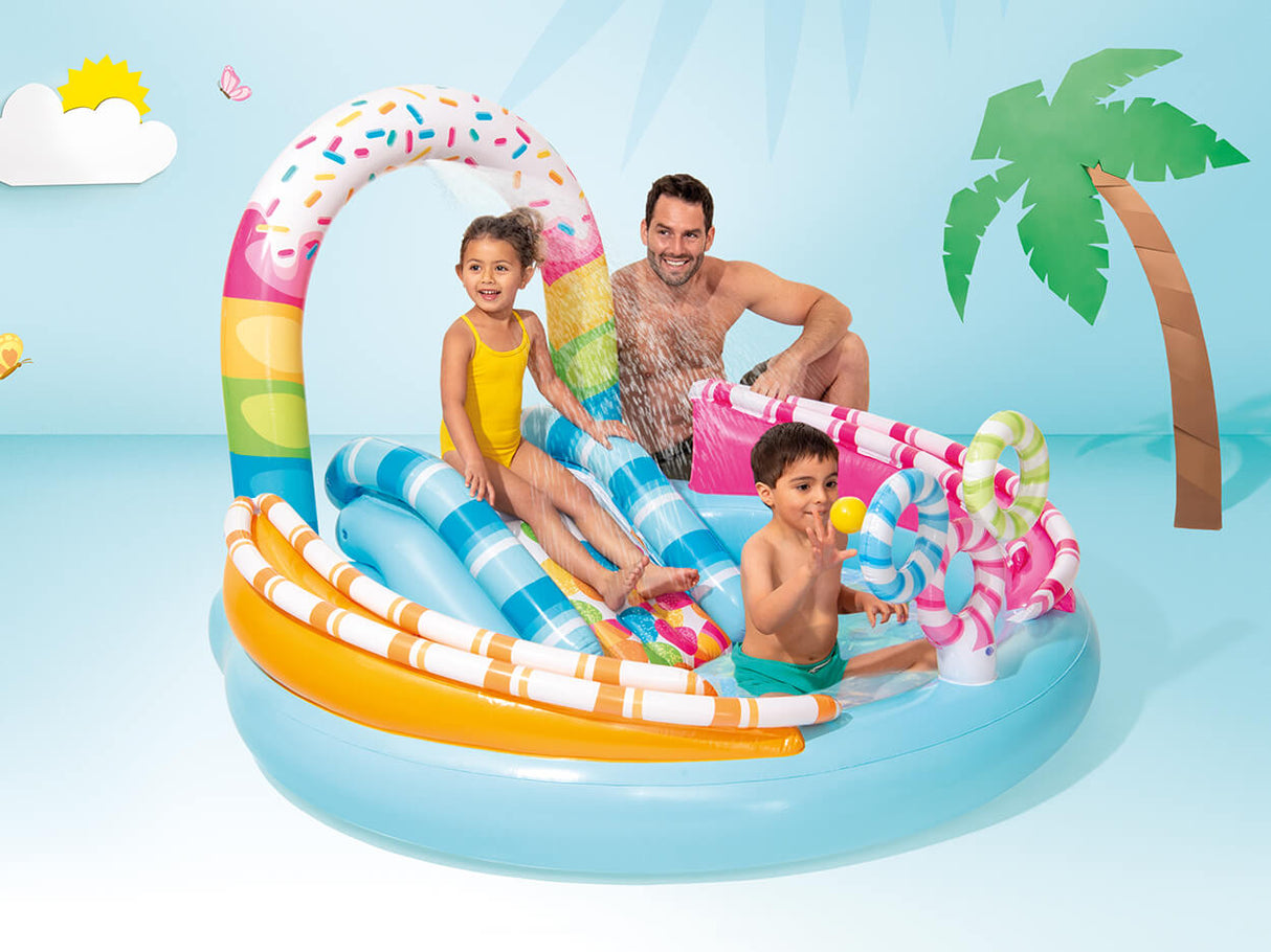 Swimmingpool spiller center slik sjov