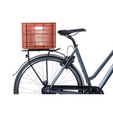 Basil Fietskrat M - Medium - 29,5 liter - rød