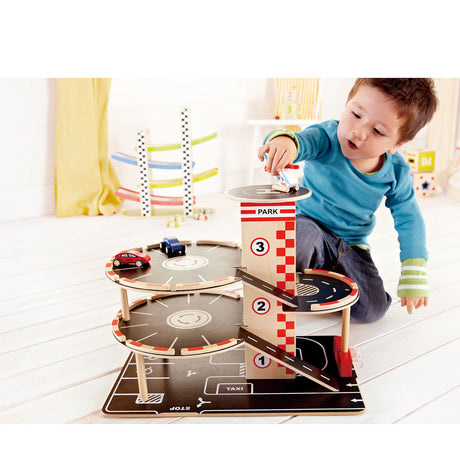 Hape park go garage - legetøjsparkeringshus med lift, helikopter og biler, 3 år+