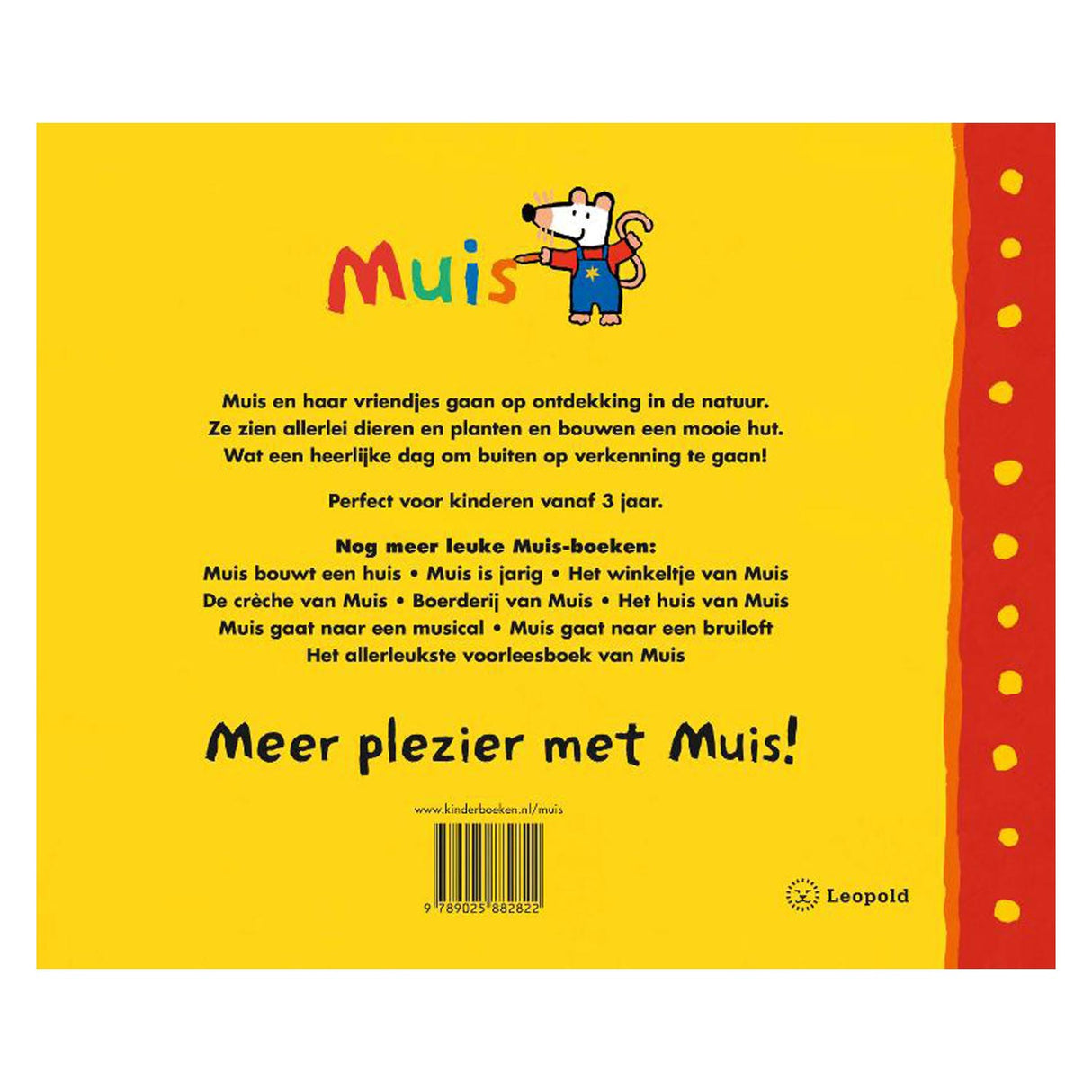 Mus går i naturen