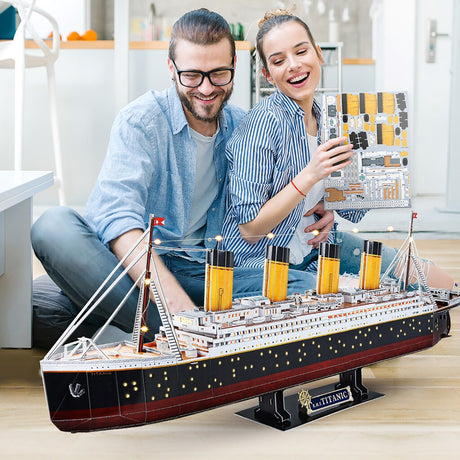Cubic sjovt 3D puslespil Titanic med LED-belysning - 266 stk.
