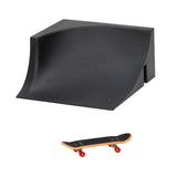Finger skateboard med stuntrampe