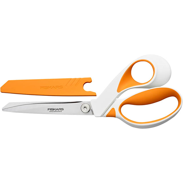 Https: www.cchobby.nl fiskars-fabric-razoredge-softgripr-l-23-cm-1-piece
