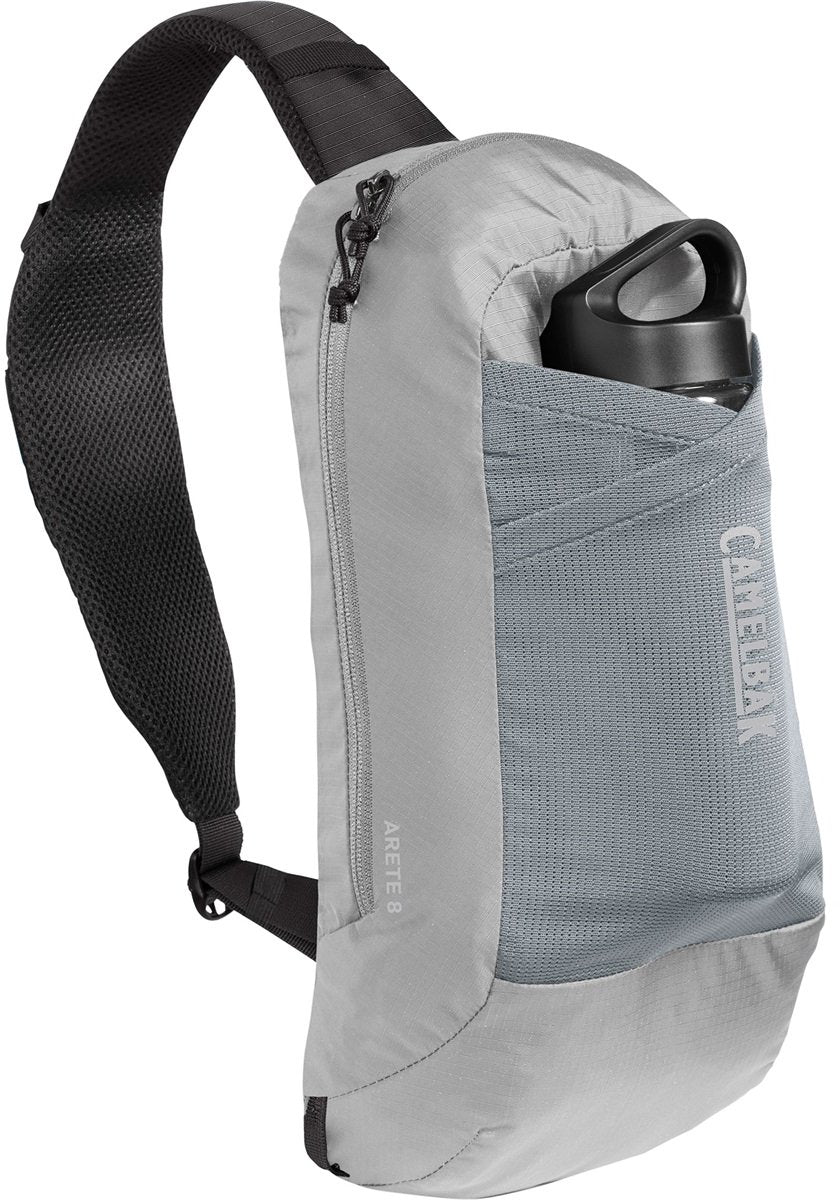 Camelbak arete slynge 8 - hydreringspakke - grå (støvregn monument)
