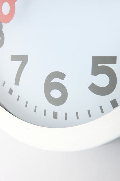 Nexttime station – vægur bordur – 19 cm – børstet aluminium – hvid