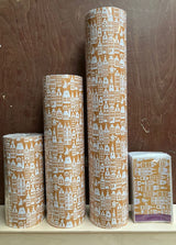 Rol kadopapier sint okergeel. 30 cm.
