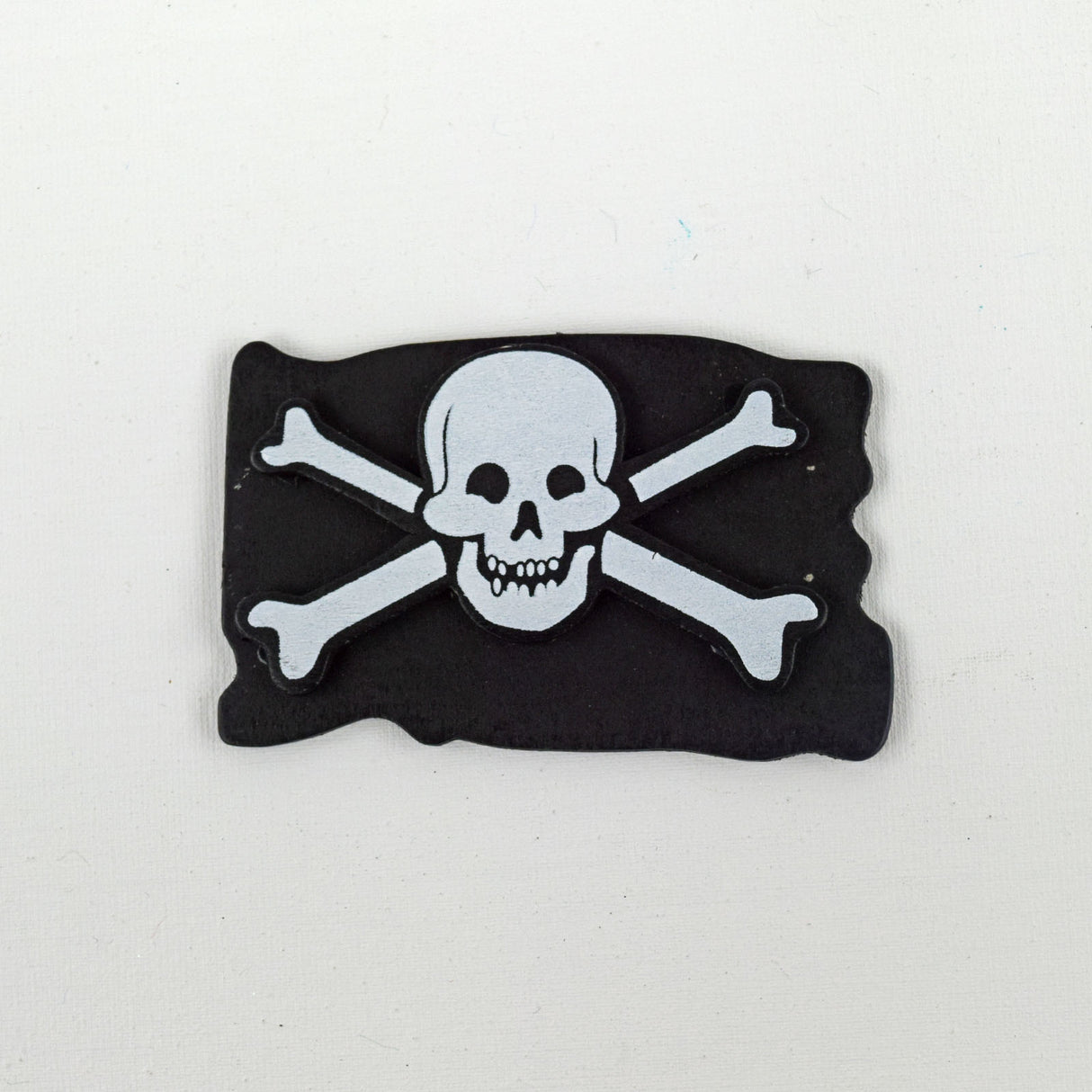 Darice • malet træform piratflag