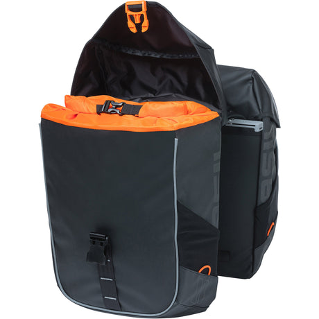 Basil dobbelt cykeltaske miles presenning mik 34 liter 13 x 25 x 37 cm - sort orange