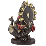 Ganesh statue med pibe og påfuglehane