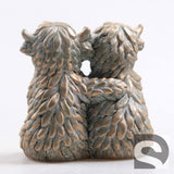 Season inspired decoration hooglanders met hart cement goud 15,5x10,5x15,5cm