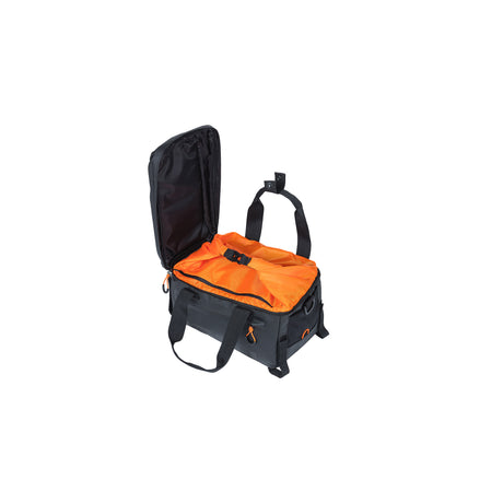 Basil Miles Bagage Thruinga taske - Sporty cykelpose til mænd og kvinder - sort orange - vandtæt - 7 liter