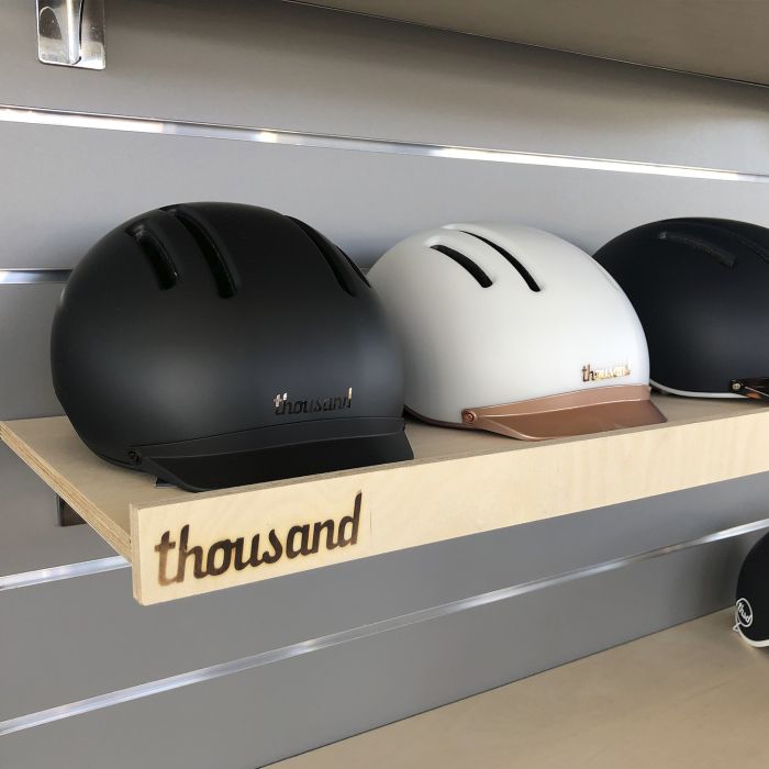 Thousand pos slatwall display (4 hjelme)