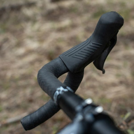 Verleller (til venstre) med bremsehåndtag 2-hastighed Shimano GRX ST-RX810 til skivebremser