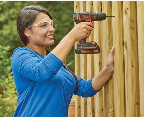 Black+decker bdcdc18 18v 1.5ah skruetrækker - 1 speed | 1x 18v 1,5ah batteri + 200ma oplader - bdcdc18-qw