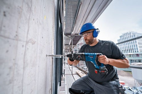 Bosch professional gbh 18v-28 d - batteridrevet borehammer - ekskl. batteri og oplader - inklusiv håndtag, maskinklud og dybdestop