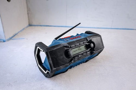 Bosch blå gpb 18v-3sc batteri radio | FM, DAB+ og Bluetooth | uden batterier og oplader - 06014a3300