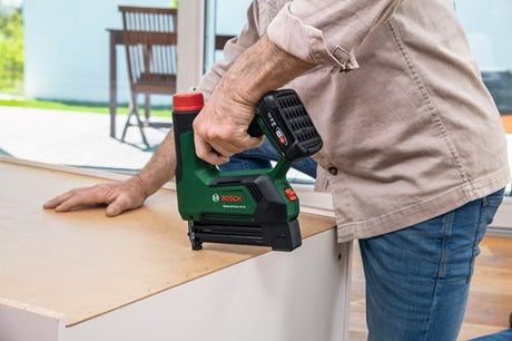 Bosch groen advancedtacker 18v-25 nietmachine tacker | incl. afstands- en draadgeleider | zonder accu en lader - 06032a7100