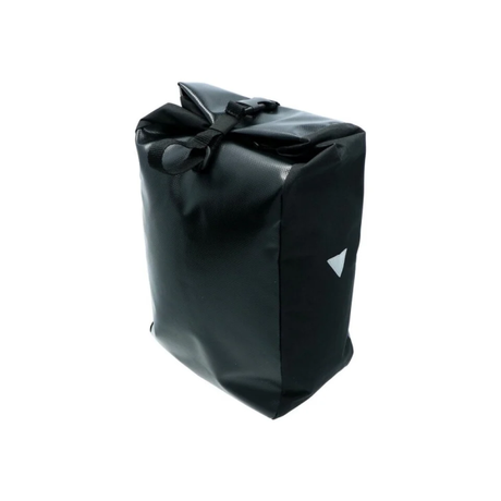 Dresco single fietstas traveler – indhold 15 liter - vandafstotende polyester – to befæstigelseshaken – afslutningsbar rollsluiting med kliklukning - verstelbare skoderriem – bidonvak - reflekterende accent - afmeting 47x24x14cm