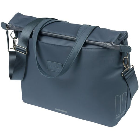 Basil laptop cykeltaske manhattan 12 liter 12 x 38 x 30 cm - marineblå