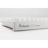 Ducky zero 6108 pure white rgb mekanisk gaming-tastatur (hvid, us-layout (qwerty), cherry mx2a blue, 100%, rgb-lysdioder, double-shot pbt, hot swap, 2,4ghz | bluetooth | usb-c)
