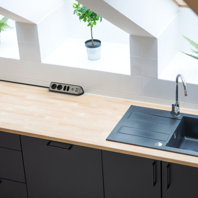 Brennerstuhl ®estilo hjørne tilslutningsboks med USB-opladningsfunktion 4-vejs 2x beskyttelsesstik 2x euro sølv sort