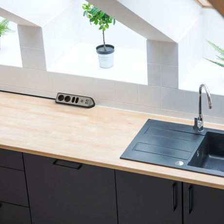 Brennerstuhl ®estilo hjørne tilslutningsboks med USB-opladningsfunktion 4-vejs 2x beskyttelsesstik 2x euro sølv sort