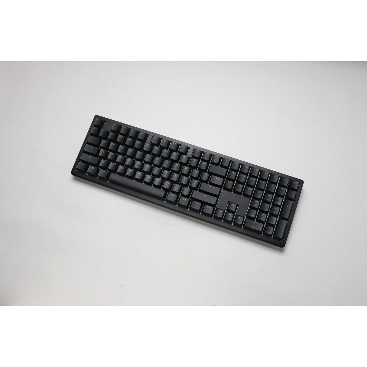 Ducky zero 6108 klassisk sort rgb mekanisk gaming-tastatur (sort, us-layout (qwerty), cherry mx2a speed silver, 100%, rgb-lysdioder, double-shot pbt, hot swap, 2,4ghz | bluetooth | usb-c)