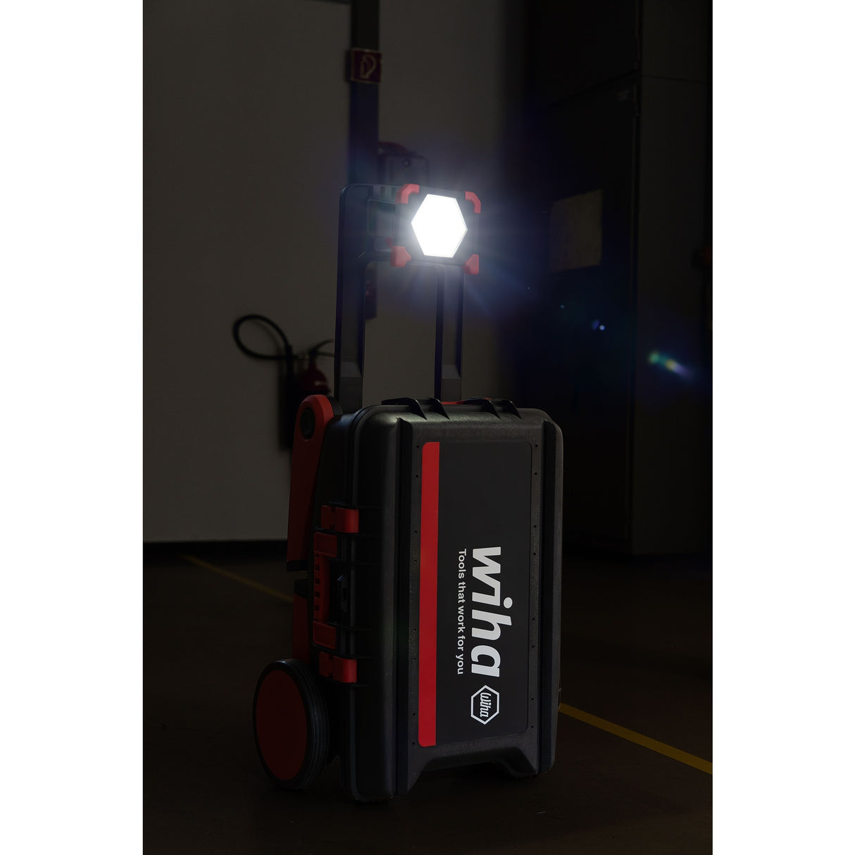 Wiha batterikonstruktionslampe 30w (sort rød, 750-3.000 lm)