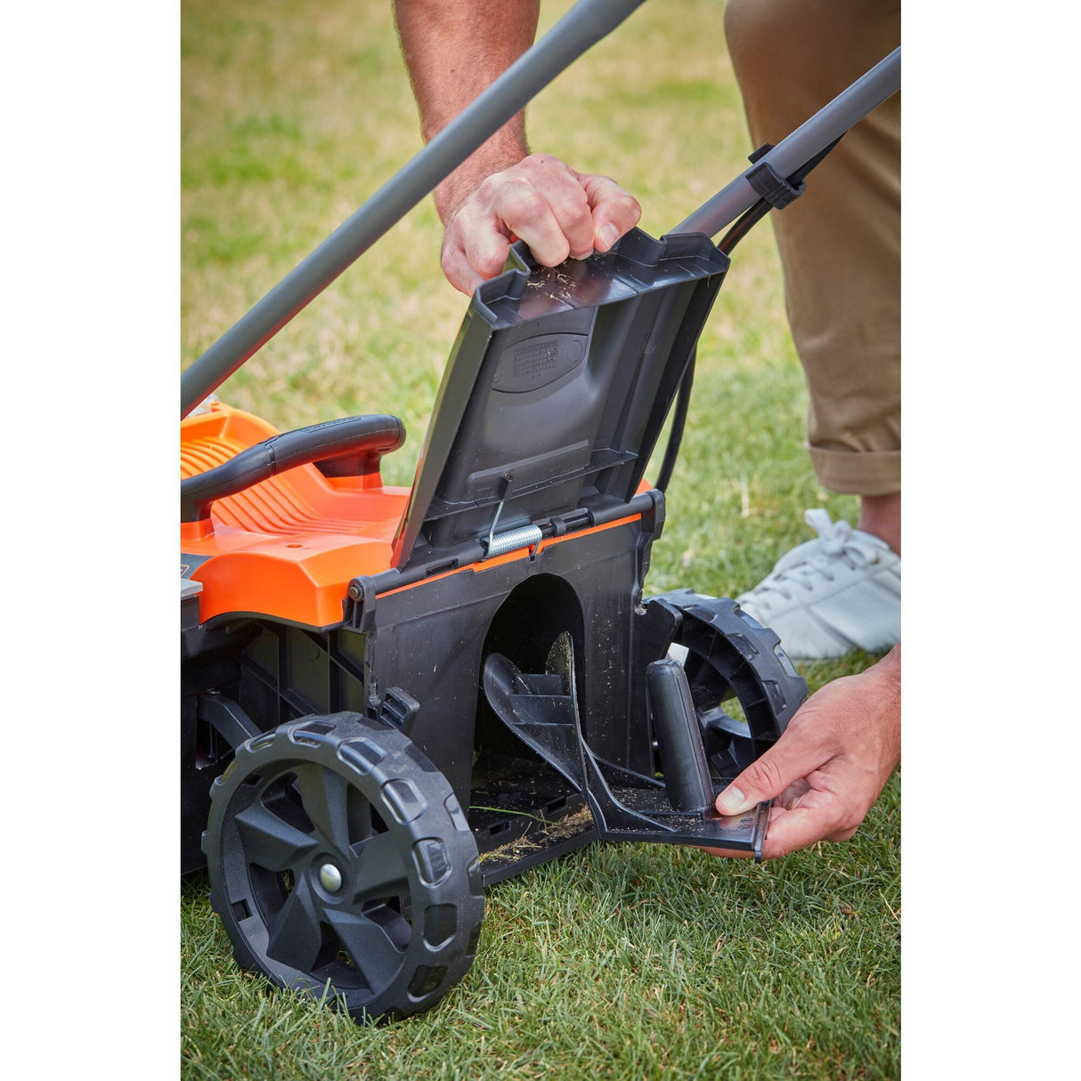 Black+decker bcmw3318l2-qw 2x 18v plæneklipper (orange sort, 2x 18v 2,5ah batteri og oplader inkluderet)