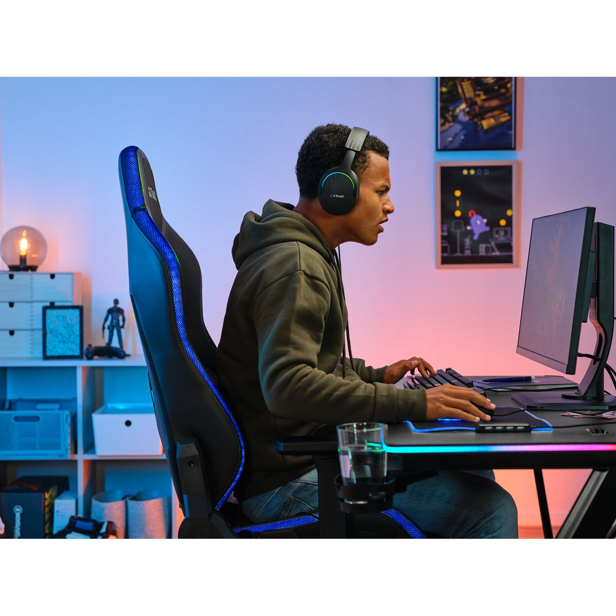 Trust GXT 709 Luminus RGB Gaming Desk Gaming Desk (sort)