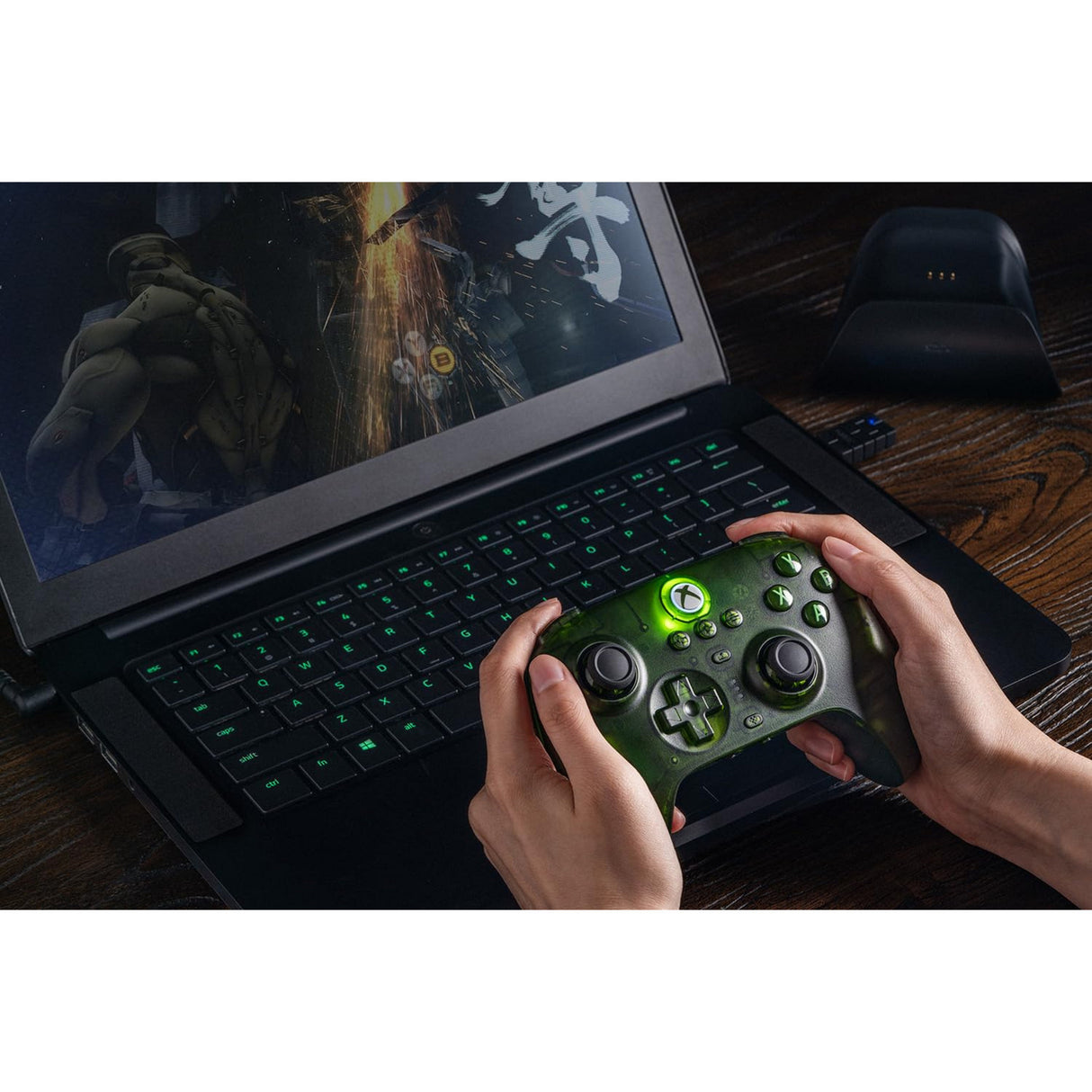 8bitdo ultimative 3-mode controller til xbox (grøn gennemsigtig, xbox series x|s, xbox one, pc, bluetooth usb-c 2,4 ghz)
