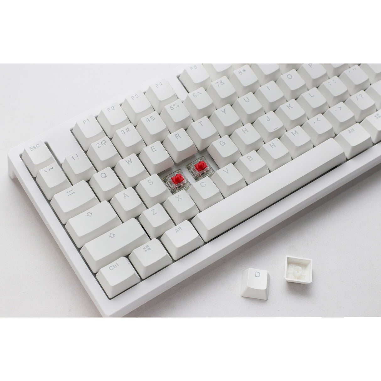 Ducky zero 6108 ren hvid rgb mekanisk gaming-tastatur (hvid, us-layout (qwerty), cherry mx2a speed silver, 100%, rgb-lysdioder, double-shot pbt, hot swap, 2,4ghz | bluetooth | usb-c)