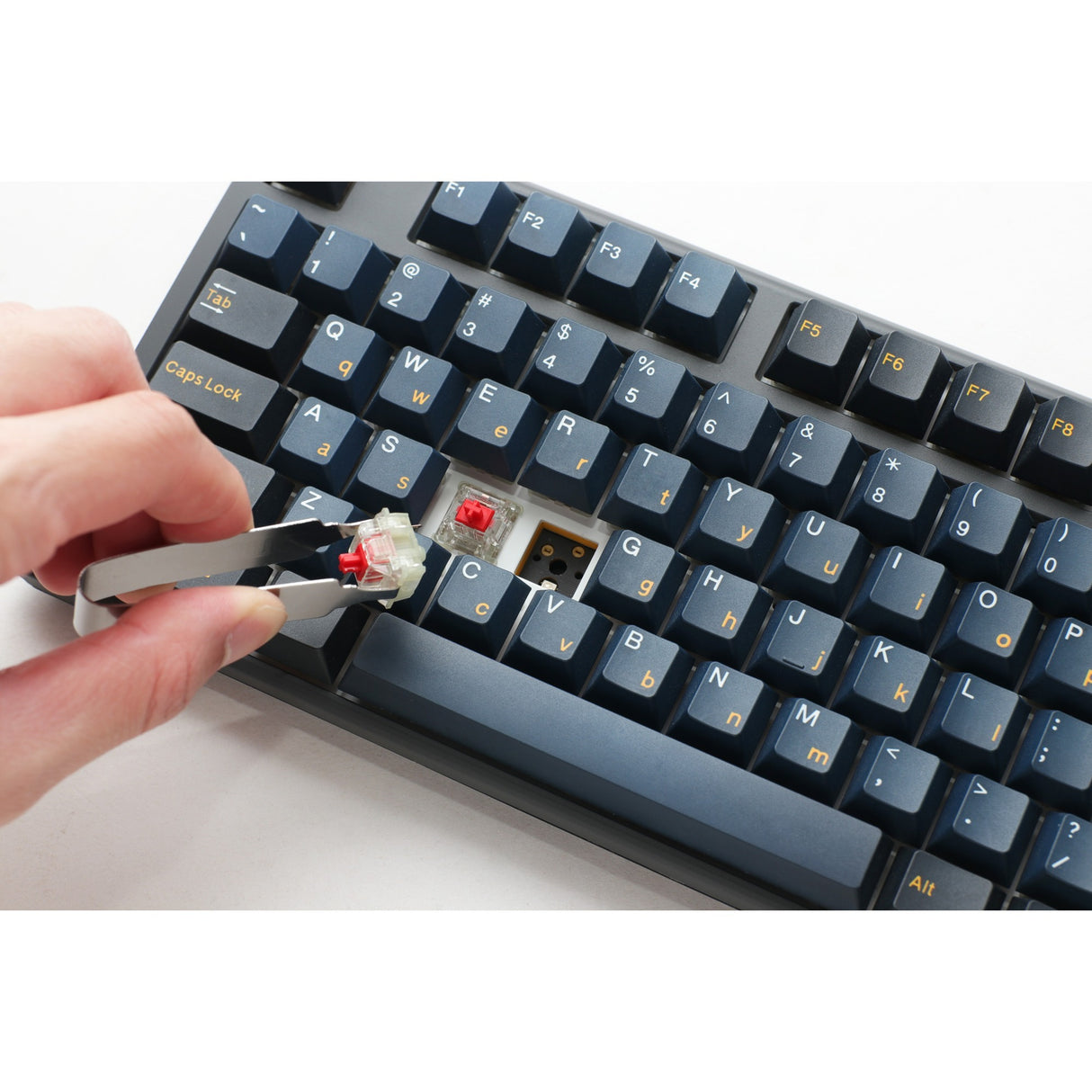 Ducky one 3 pro rgb mekanisk gaming-tastatur (sort, us-layout (qwerty), cherry mx2a red, 100%, rgb led, double-shot pbt, kvaksalvermekanik, hot swap)