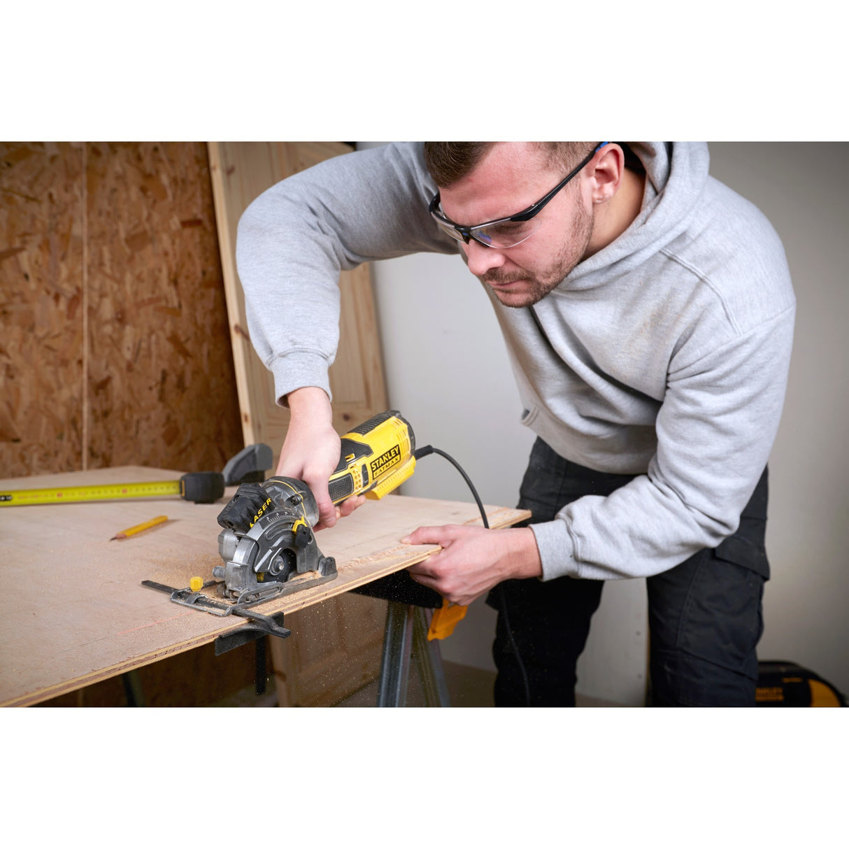 Stanley fatmax 650w multi-materiale sav håndrundsav (gul sort, med etui)