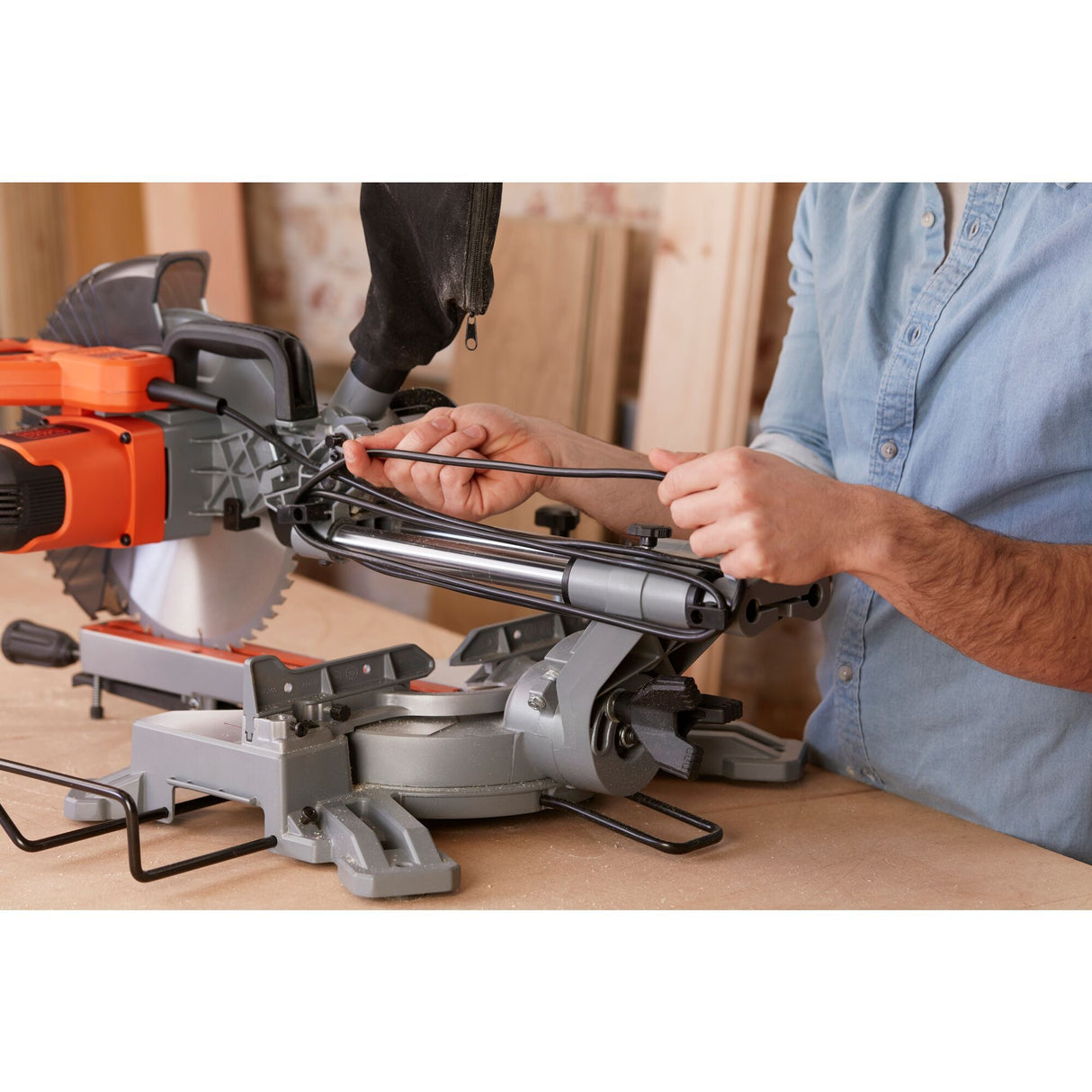 Black+decker 1600w 216mm kap- og geringssav - bes700-qs