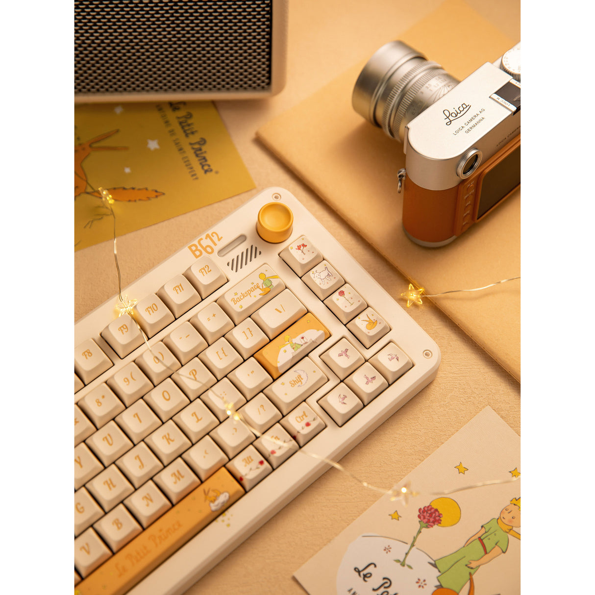 Iqunix zx75 sunset ponder trådløst mekanisk tastatur (lysegul, us-layout (qwerty), iqunix little prince, 75%, rgb-lysdioder, hot-swappable, double-shot pbt, 2,4ghz | bluetooth 5.1 | usb-c)
